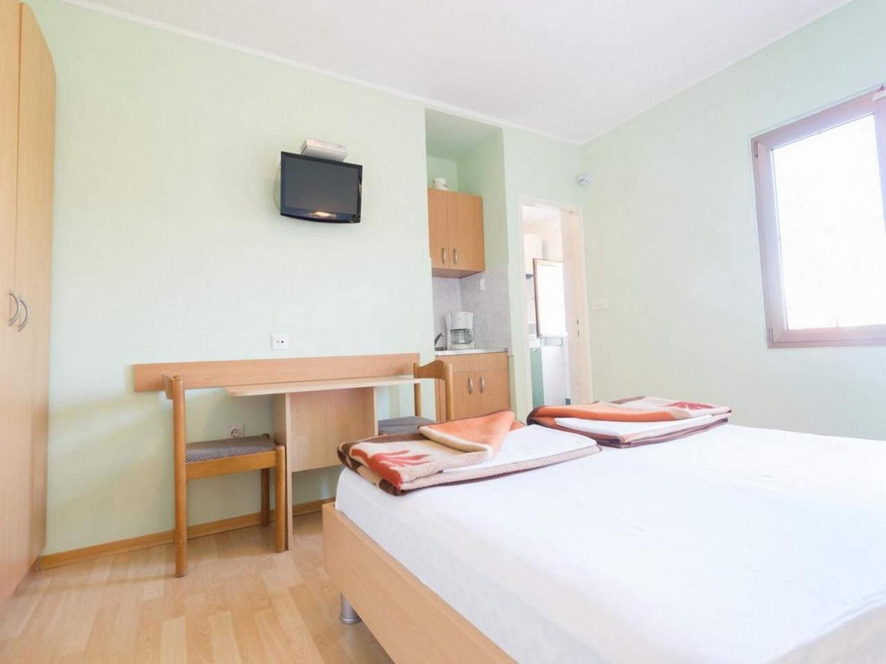 Apartment And Rooms Kristina Baska  Exterior photo