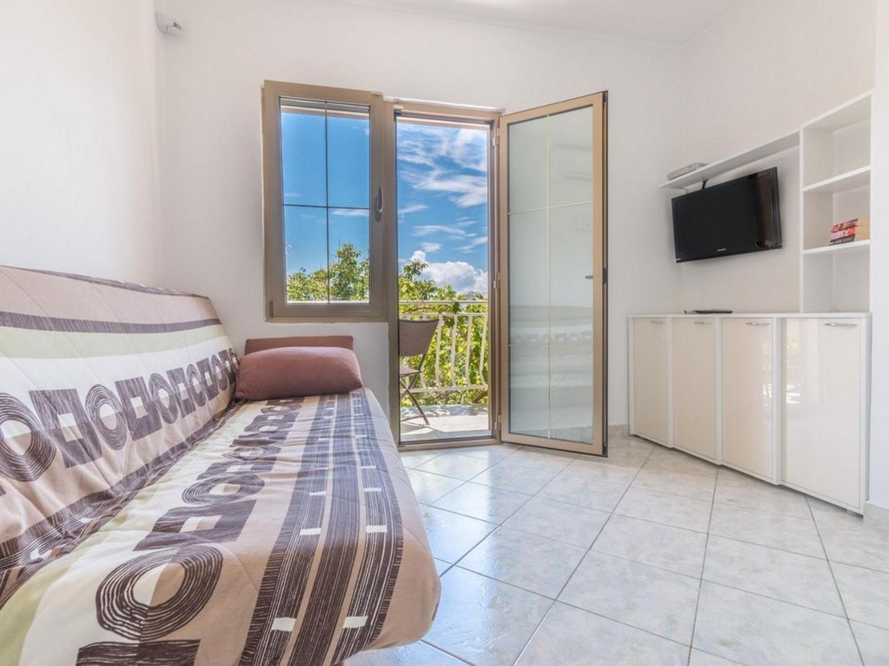 Apartment And Rooms Kristina Baska  Exterior photo