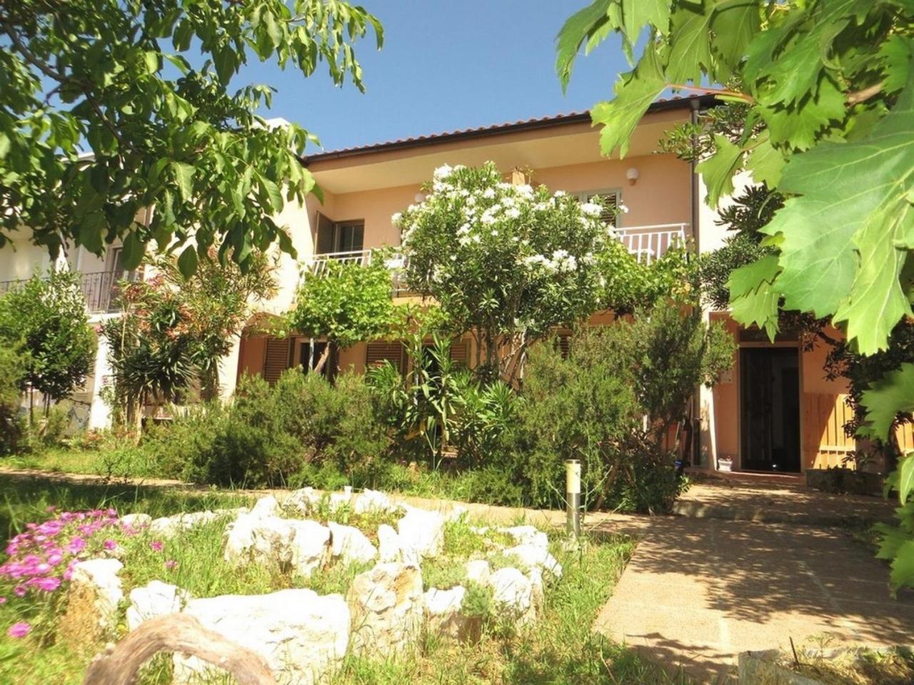 Apartment And Rooms Kristina Baska  Exterior photo